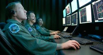 Expertos en informática del Pentágono trabajando. (Foto: ARCHIVO)