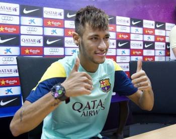 El internacional brasileño Neymar, ayer durante la conferencia de prensa en el Camp Nou. (Foto: TONI GARRIGA)