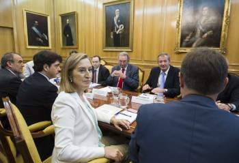 Momento de la constitución de la comisión que analizará el sistema ferroviario español. (Foto: EMILIO NARANJO)