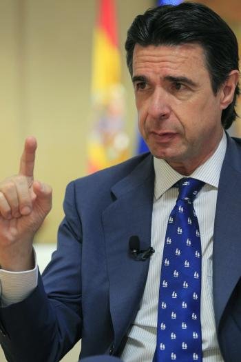 El ministro de Industria, Energía y Turismo, José Manuel Soria, durante una entrevista. (Foto: EFE)