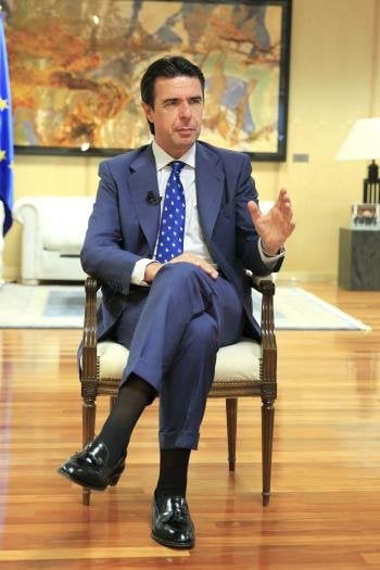 El ministro de Industria, Energía y Turismo, José Manuel Soria, discrepa con el rechazo a las prospecciones petrolíferas canarias. (Foto: EFE )