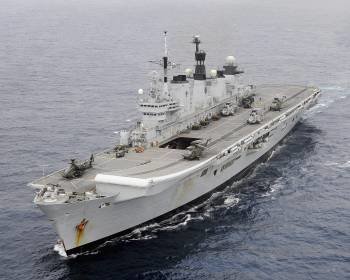 Uno de los nueve buques británicos que realizarán las maniobras en Gibraltar.