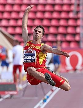 Eusebio Cáceres en Tampere (Finlandia), donde saltó este año 8,37 metros, su mejor marca personal. (Foto: EFE )