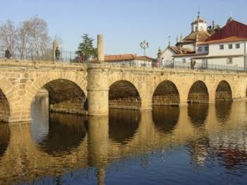 Puente romano de Aqua Flaviae (Chaves), construido por la VII Gemina.