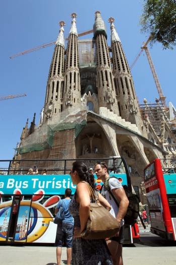 Turistas y barceloneses disfrutan en verano de una amplia oferta de ocio en la ciudad. (Foto: TONI GARRIGA)