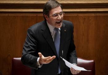 El primer ministro, Passos Coelho, durante una reciente intervención parlamentaria. (Foto: JOSE SENA GOULAO)