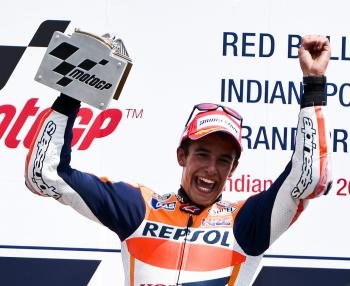 Marc Márquez, ayer en el cajón más alto del podio de la carrera de MotoGP del GP de Indianápolis.