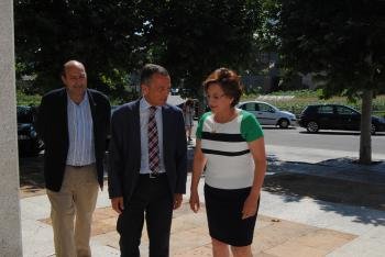 María Jesusa Candala solicitó el apoyo del conselleiro de Medio Ambiente, en su reciente visita A Vilamartín.