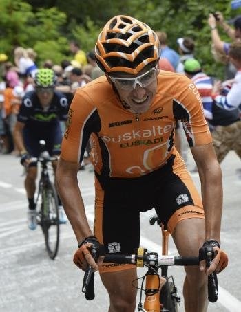 El ciclista español del Euskaltel, Igor Antón, durante la ascención a L´Alpe d´Huez en el último Tour. (Foto: EFE )