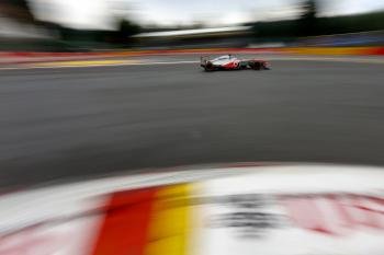 Button rueda con su McLaren en Spa (Bélgica), (Foto: EFE )