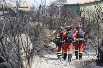 Un grupo de operarios de las brigadas contra incendios (Foto: Xesús Fariñas)