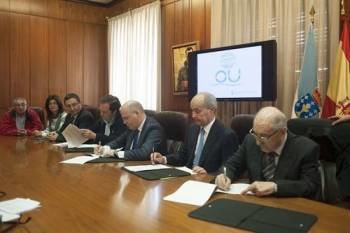 Firma del convenio de Turismo Saludable realizada en la Diputación en el pasado mes de mayo.