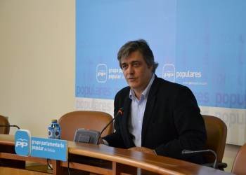 El portavoz parlamentario del PPdeG, Pedro Puy, durante una rueda de prensa.