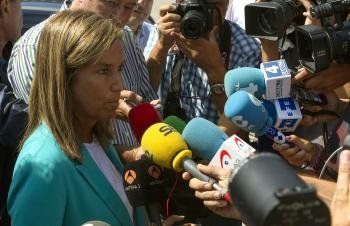 27-08-13.- La ministra de Sanidad, Servicios Sociales e Igualdad, Ana Mato, declara ante la prensa sobre las listas de espera.   (Foto: EFE)