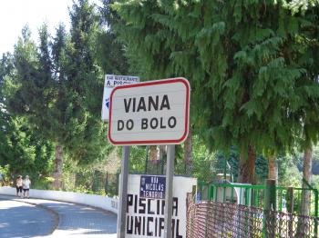 Señal informativa de Viana do Bolo, en la OU-533.