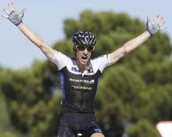  Leopold Konig, del Netapp, celebra la victoria en la octava etapa de la Vuelta a España. (Foto: JAVIER LIZON)