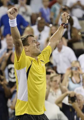 Verdasco celebra la victoria sobre Federer. (Foto: JOHN G. MABANGLO)