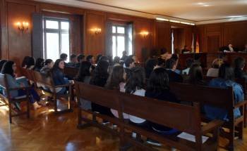 Sesión de un juicio desarrollado en la sala de un juzgado de Galicia.