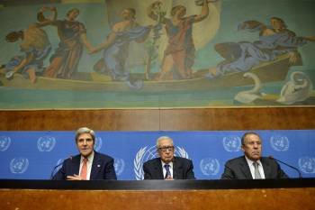 Kerry, Brahimi y Lavrov, durante la rueda de prensa conjunta en Ginebra. (Foto: MARTIAL TREZZINI)