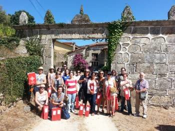 El grupo de visitantes, ayer en O Ribeiro.