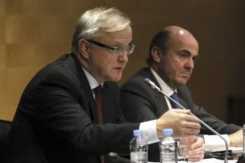 El vicepresidente comunitario, Olli Rehn, y el ministro De Guindos tras la última inspección en mayo.