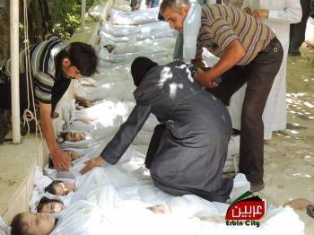 Niños fallecidos por un ataque de gas sarín en Arbeen. (Foto: HANDO)