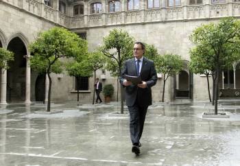 Artur Mas, a su llegada ayer al Consell Consultiu, en Barcelona. (Foto: TONI ALBIR)