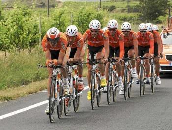 Corredores del equipo Euskaltel, durante la últma edición de la Vuelta.