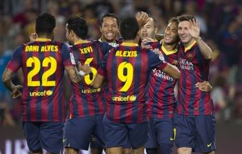 Varios jugadores del Barcelona celebran un gol. (Foto: ALEJANDRO GARCÍA)