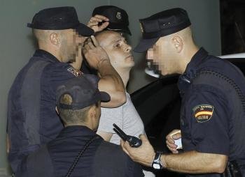 Un hombre ha sido detenido tras irrumpir desnudo ante la entrada del Hospital Quirón