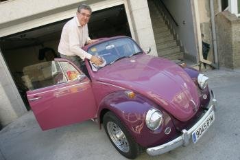 Francisco José Fernández Pérez sente verdadeira paixón polos coches antigos (Foto: Marcos Atrio)