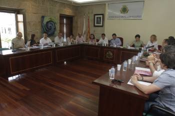 La Corporación de Carballiño durante una reciente sesión plenaria. (Foto: MIGUEL ÁNGE)