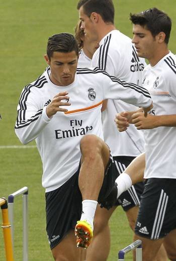 Ronaldo, ayer junto a Bale y Morata. (Foto: KOTE RODRIGO)