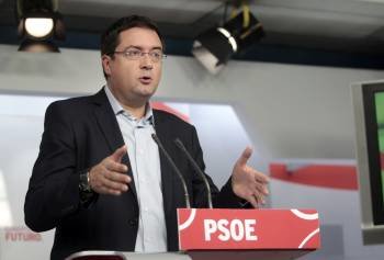 Óscar López, durante la rueda de prensa que ofreció en la sede central del PSOE, en Madrid. (Foto: VÍCTOR LERENA)