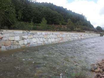 El renovado cauce del río Caldo, que ha sido acondicionado para evitar desbordamientos.