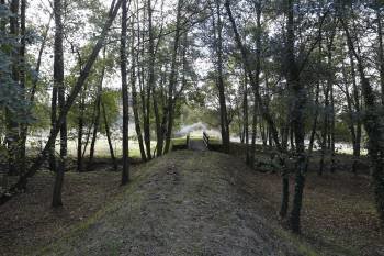 Uno de los puntos de la nueva senda verde con la que se dotará el Concello de San Cibrao das Viñas. (Foto: XESÚS FARIÑAS)