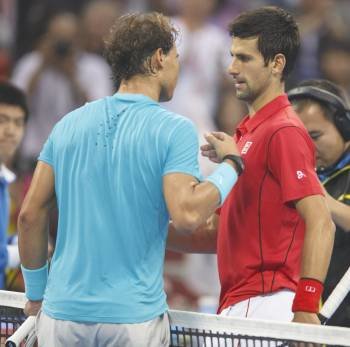 Nadal felicita a Djokovic al término de la final de Pekín. (Foto: ADRIAN BRADSHAW)