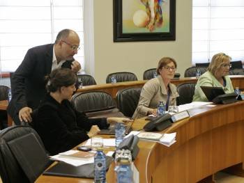 Abel Losada, Yolanda Díaz, Carme Adeán y Tereixa Paz, en la Comisión de Economía. (Foto: XOÁN REY)