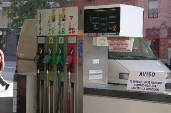 Surtidores de combustible en una estación de servicio. (Foto: ARCHIVO)