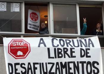 Protesta contra un desahucio en A Coruña registrada el pasado martes. (Foto: KIKO DELGADO)
