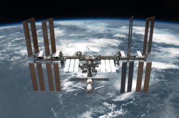 Recreación de la Estación Espacial Internacional en órbita.