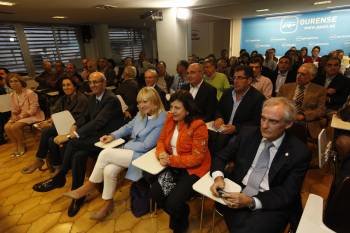 Miembros de la junta directiva del PP, en la reunión de ayer. (Foto: X. FARIÑAS)