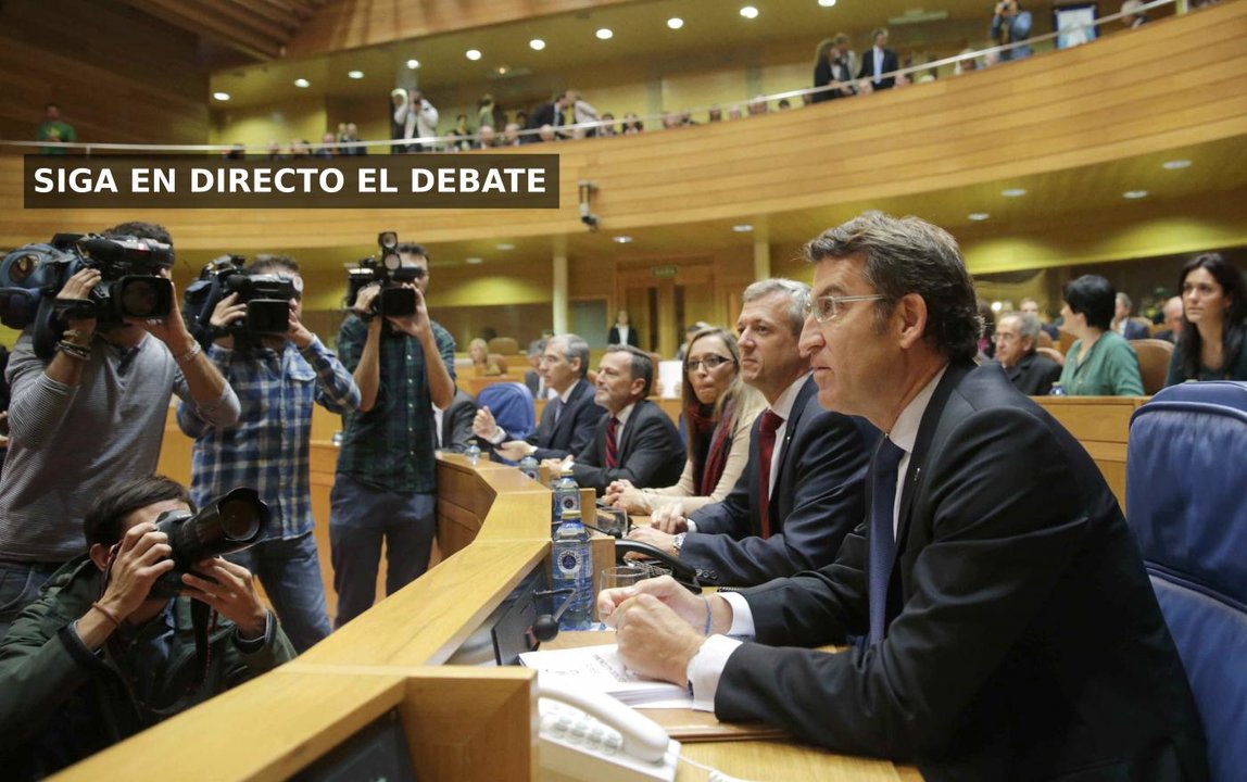 El presidente de la Xunta, en su escaño, instantes antes del comienzo del debate. (Foto: Lavandeira JR)