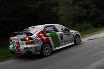 Surhayén Pernía, camino de su primera victoria en el campeonato de España de rallys de asfalto.