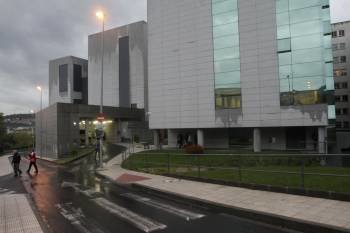 Acceso al Servicio de Urgencias del Complexo Hospitalario de Ourense.  (Foto: MIGUEL ÁNGEL)