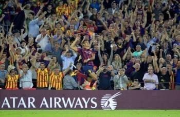 El jugador del Barcelona Alexis Sánchez  celebra el gol marcado. (Foto: ANDREU DALMAU)