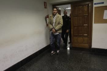 Los acusados que reconocieron los hechos, Jonathan Fernando Valdes y Dugal Jara, a la salida del juicio.