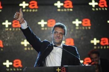 Sergio Massa festeja los resultados electorales cosechados en las legislativas argentinas. (Foto: GARCÍA MEDINA)