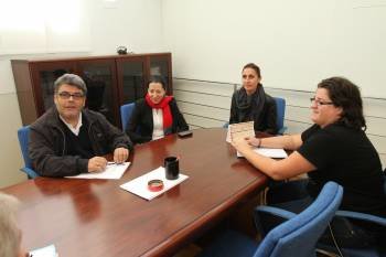 Miguel Abad, Áurea Soto, Susana Gómez y Ximena González, en la reunión de la comisión. (Foto: MIGUEL ÁNGEL)