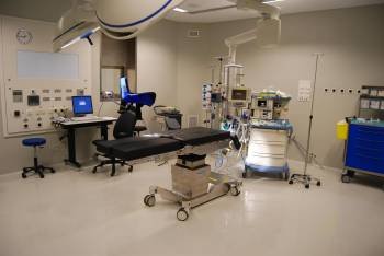 Material tecnológico sanitario en el quirófano de un centro hospitalario.